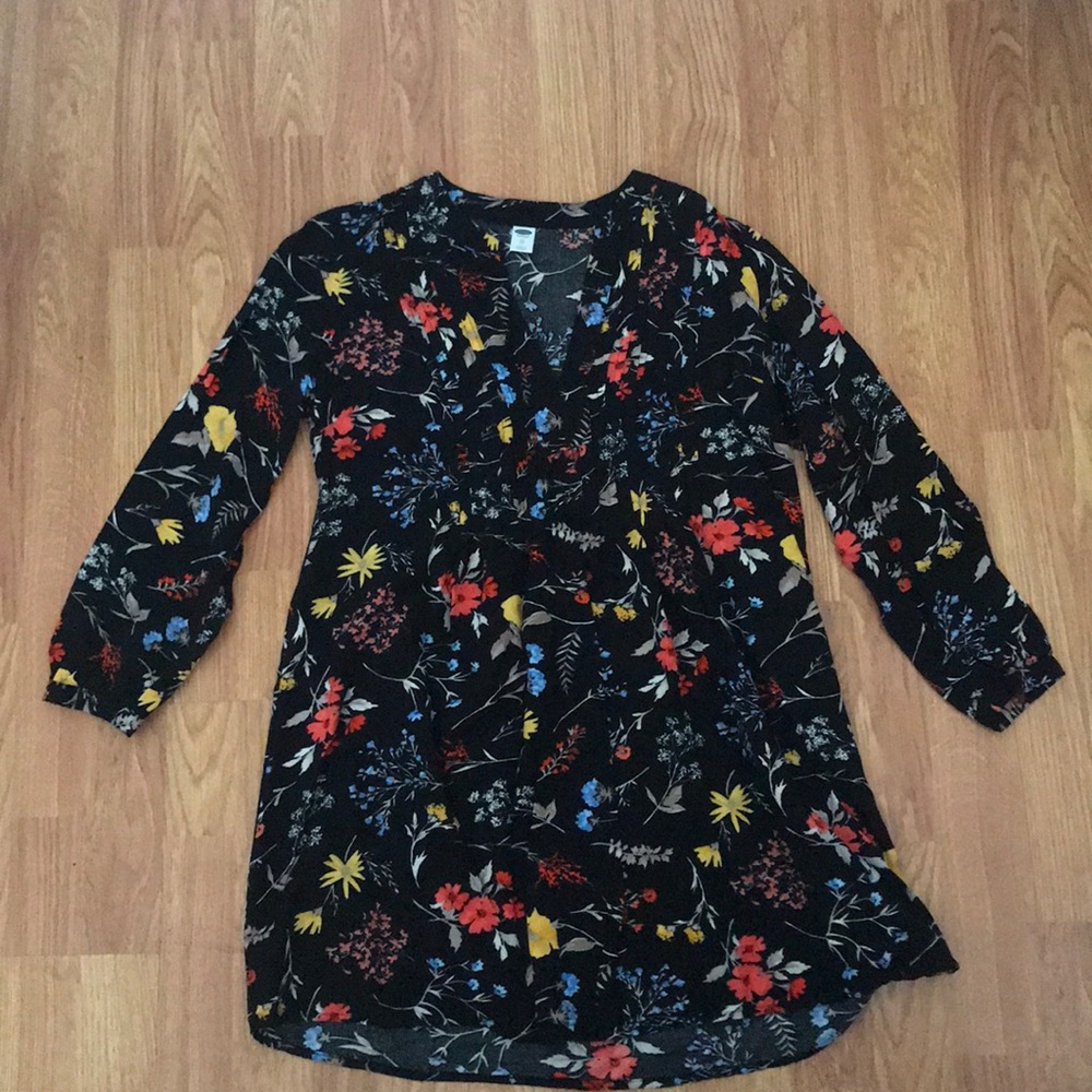 Black dress w/ flowers.